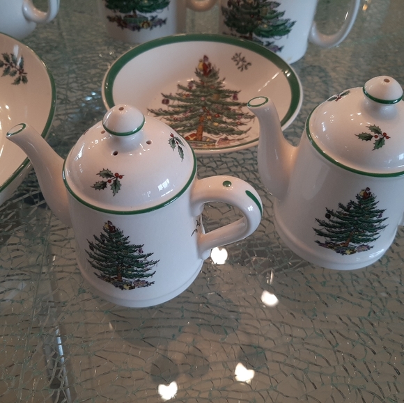 Set of 4 coffee cups, two plates, salt and pepper - Picture 5 of 5